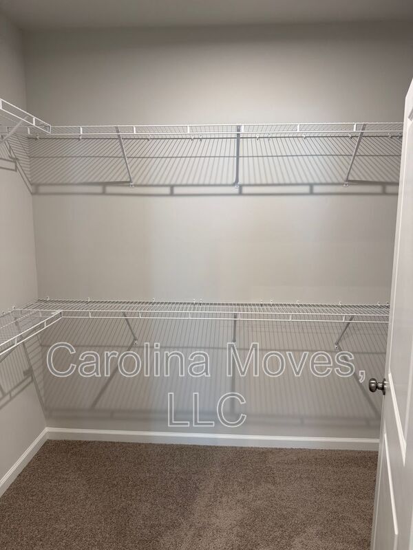 Building Photo - 417 Mariene Dr