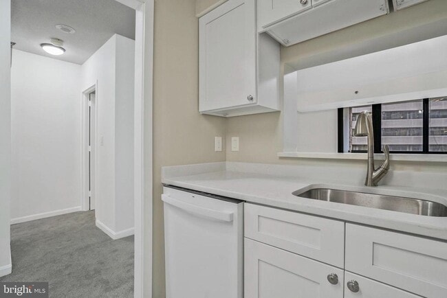 Building Photo - 1805 Crystal Dr