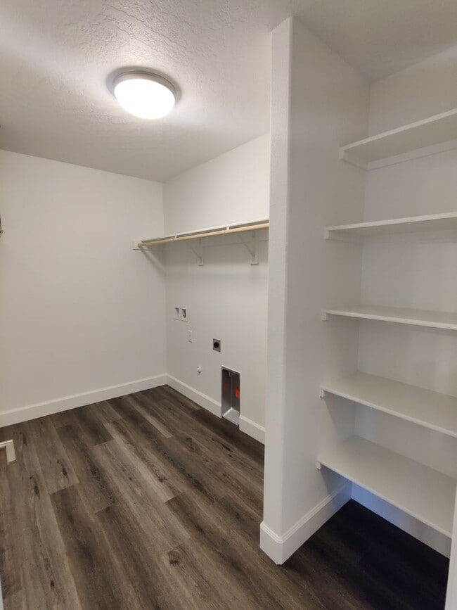 Building Photo - Newer Home for Rent in Benton City