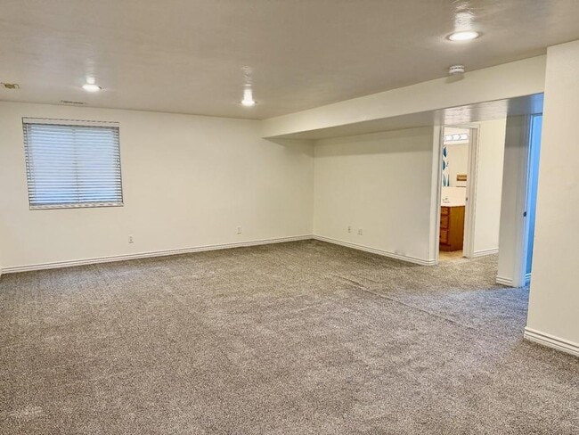 Building Photo - 3518 E Pearce Dr