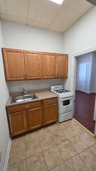 Building Photo - 2600 Ann St