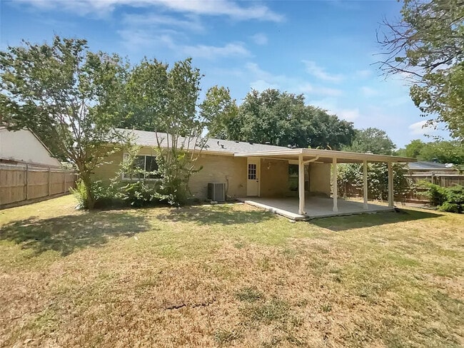 Building Photo - 6102 Lakecrest Dr