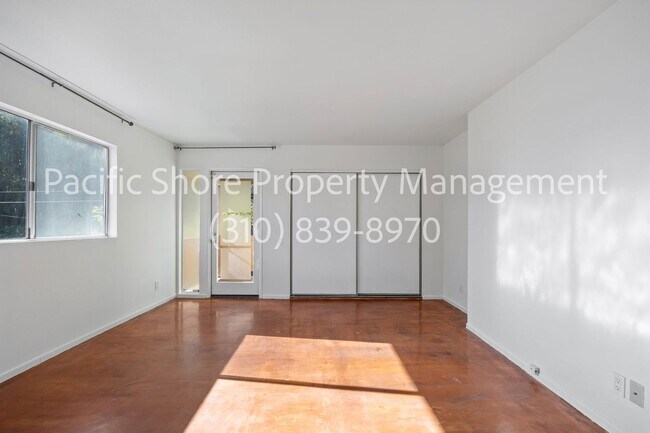 Building Photo - 2339 Hyperion Ave