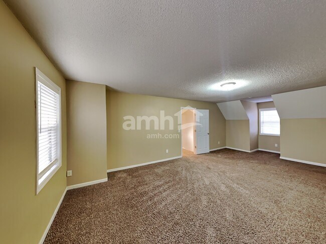 Building Photo - 2020 Foster Dr