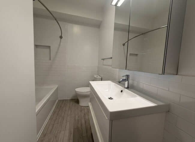 Building Photo - 2529 Grays Ferry Ave