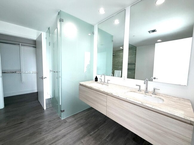 Building Photo - 2900 NE 7th Ave