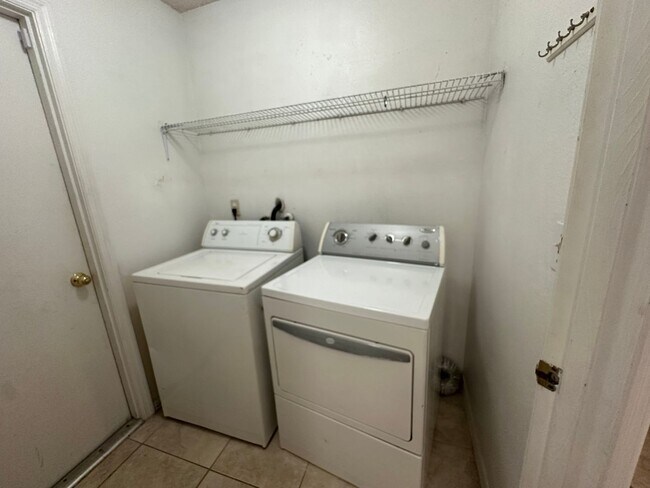 Building Photo - 3 Bedroom 2.5 Bath In Alafaya Woods