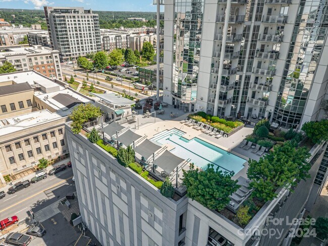 Building Photo - 307 W Trade St