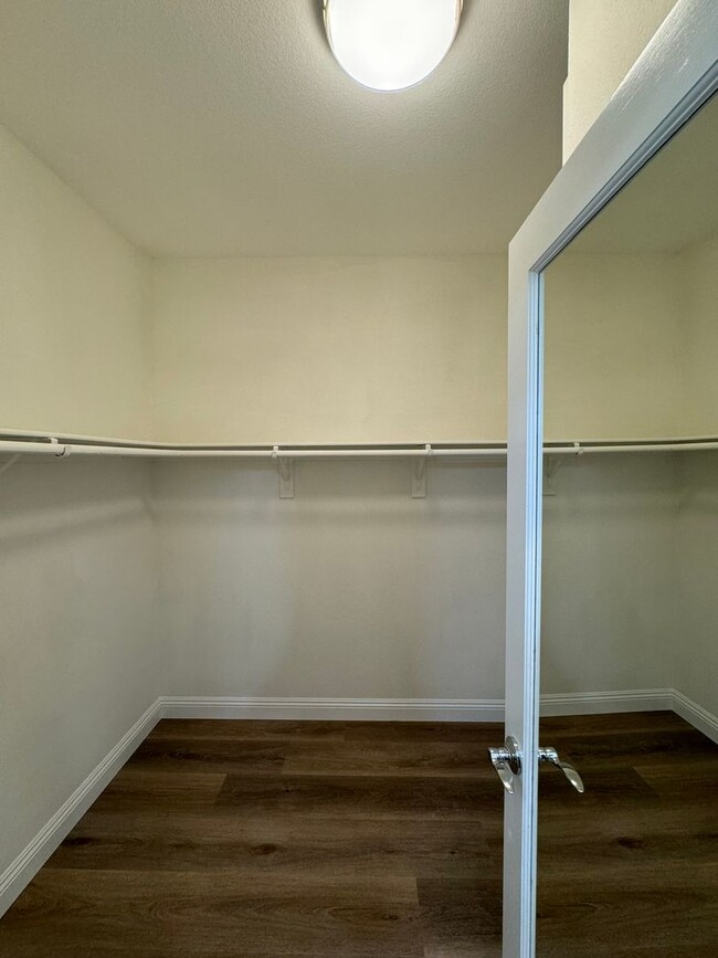 Building Photo - Modern 3 Bed | 2.5 Bath Home in Tustin Field