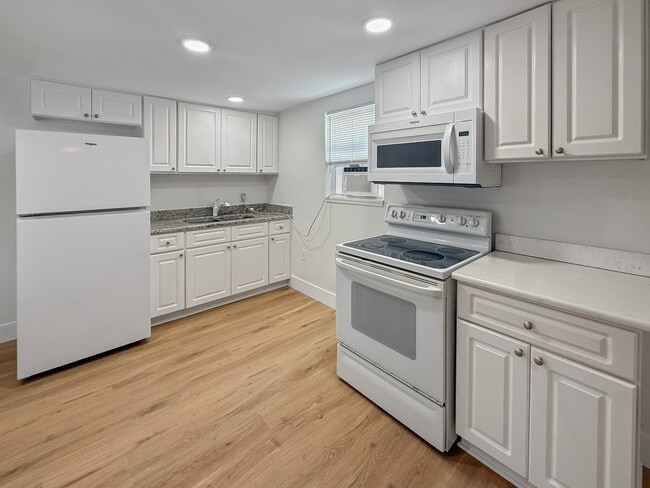 Building Photo - 204 2nd St