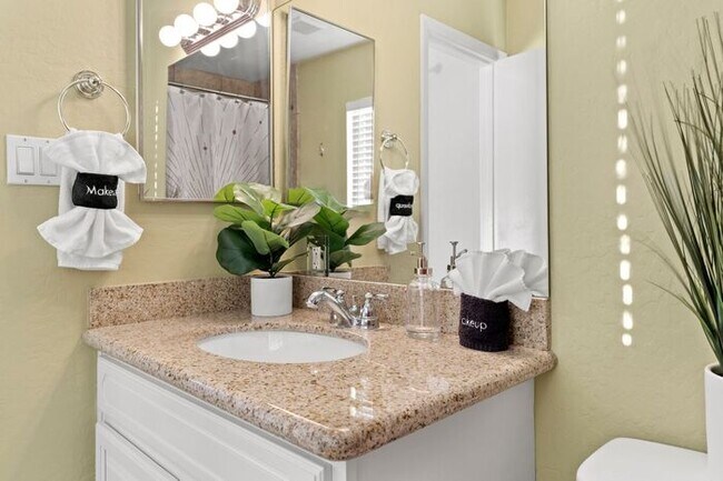 Building Photo - UN-FURNISHED!! 3 Bedroom/ 2Bath in Heart of Scottsdale!!