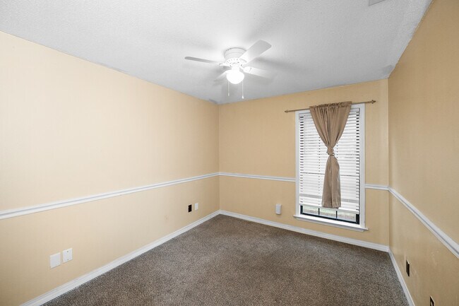 Building Photo - 115 Donna Cir