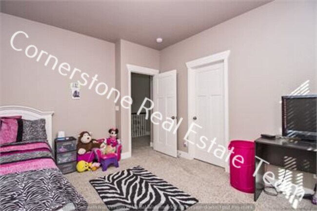 Building Photo - 10675 Abrams Dr