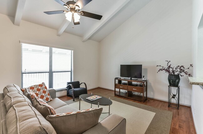 Building Photo - 1100 Augusta Dr