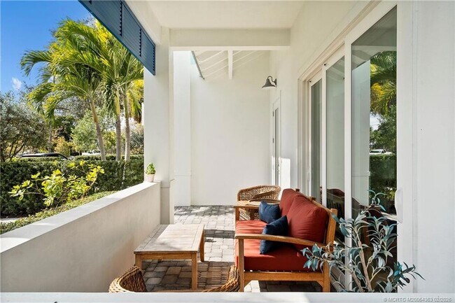 Building Photo - 521 SW Ocean Blvd