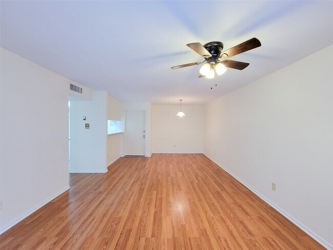 Building Photo - 8435 Hearth Dr