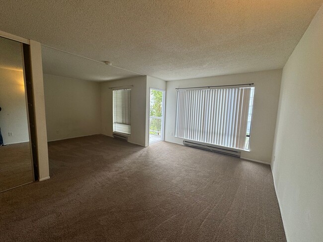 Building Photo - Studio Condo Available!