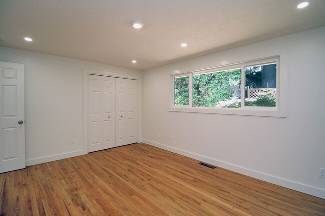 Building Photo - 14155 SW Red Haven Dr