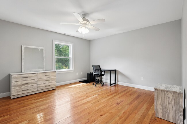 Building Photo - 22 Austin Ln