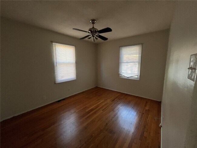 Building Photo - 1705 Derhake Rd
