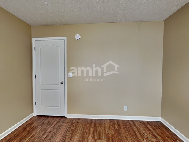 Building Photo - 3368 Marrast Dr