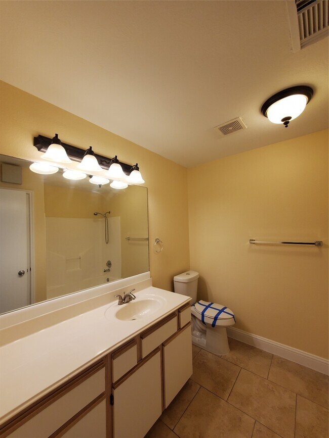 Building Photo - 1413 Bridle Path