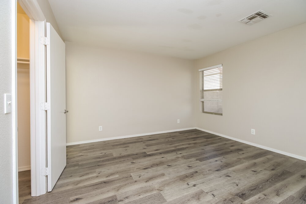 Building Photo - 8502 E Kiowa Ave