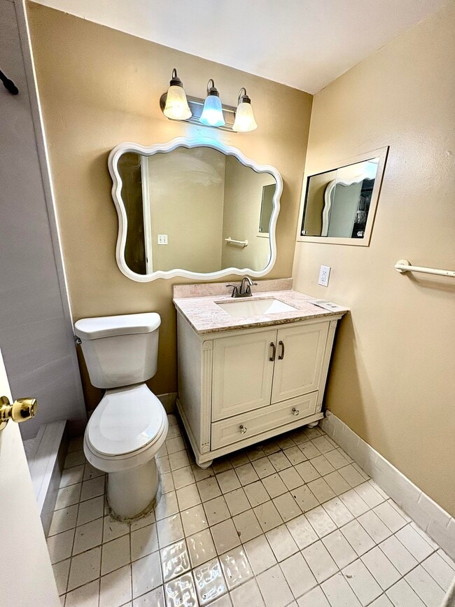 Building Photo - 39 Waltham B