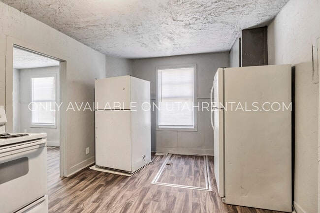 Building Photo - 629 S 400 E