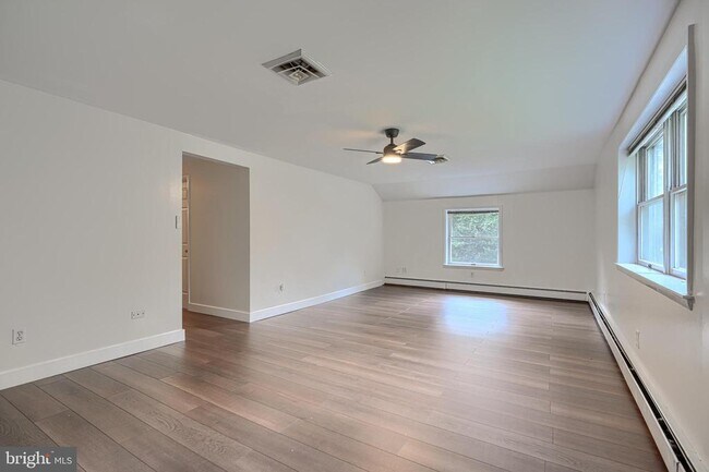 Building Photo - 1703 Roland Ave