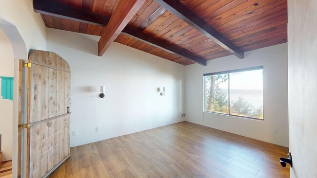 Building Photo - Fantastic 3 Bedroom Home with Gorgeous Oce...