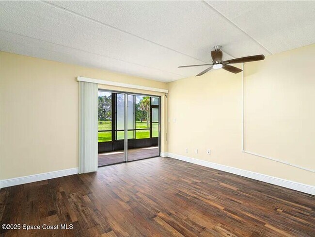 Building Photo - 2245 Golf Isle Dr