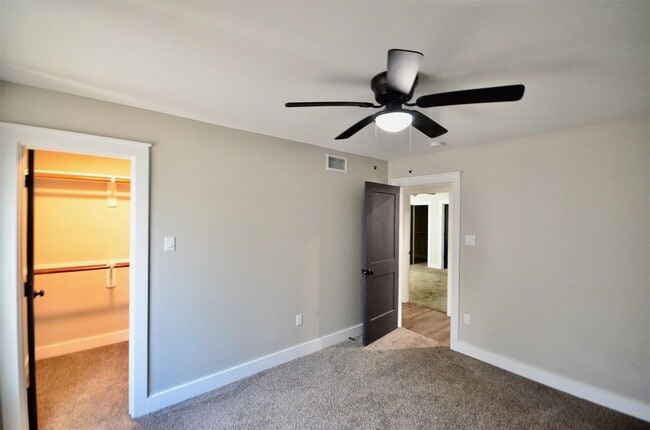Building Photo - 4735 Redbud St
