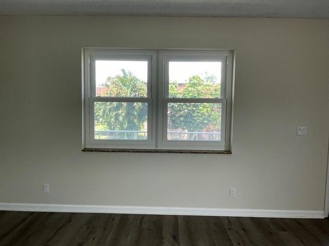 Building Photo - 480 Burgundy N