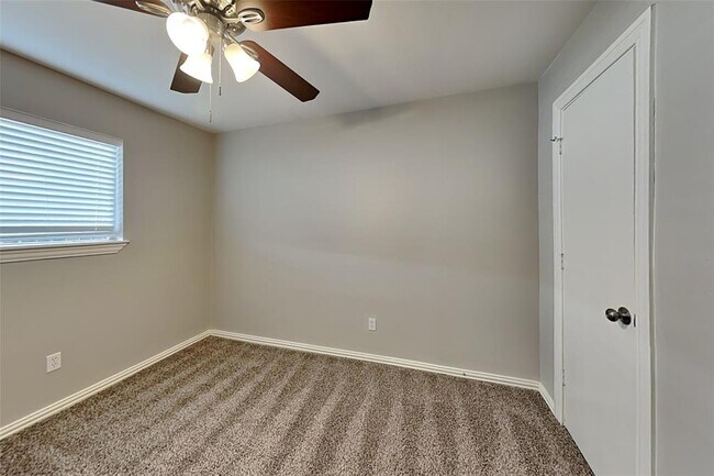Building Photo - 10103 Golden Meadow Dr