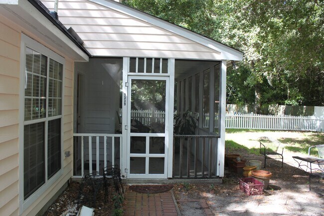 Building Photo - Charming 4 BD Mt. Pleasant Home in Desirab...