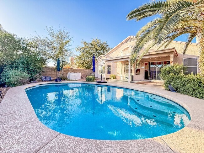 Building Photo - 5057 E Delta Ave