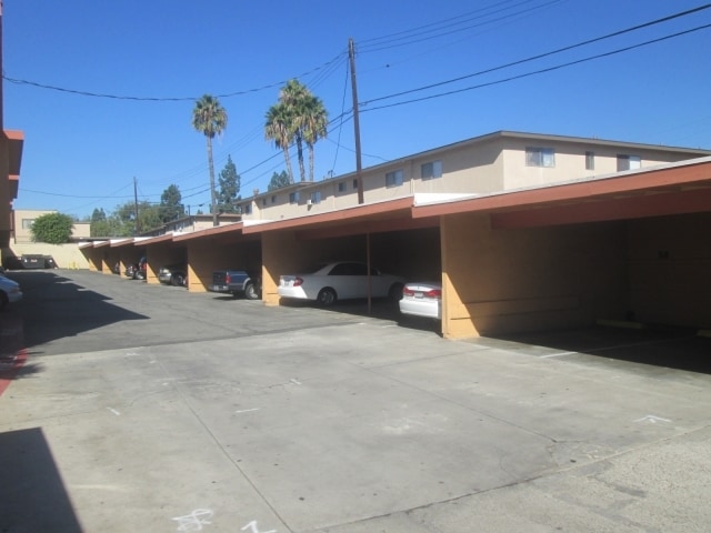 Parking - Sandpiper Apartments
