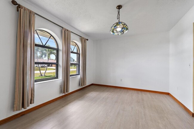 Building Photo - 149 NE Sagamore Terrace