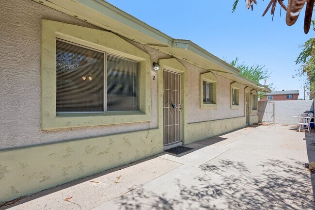 Building Photo - 2133 W Adams St