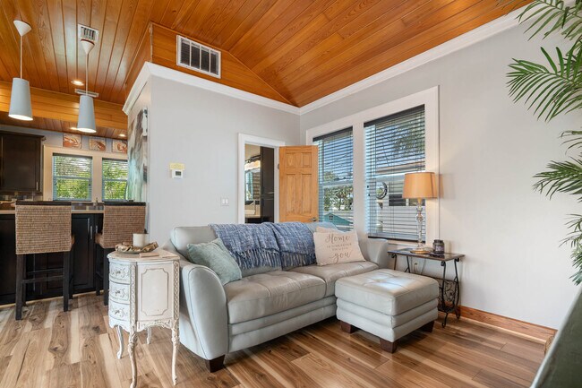 Building Photo - 113-112 12th Ave