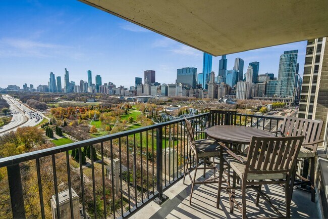 Building Photo - 400 E Randolph St