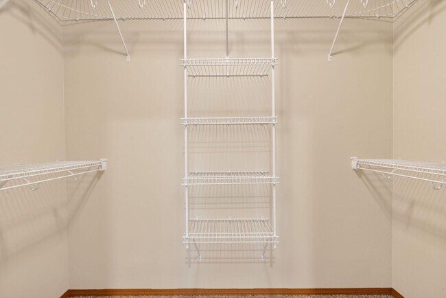 Building Photo - 717-719 E Watermill Cir