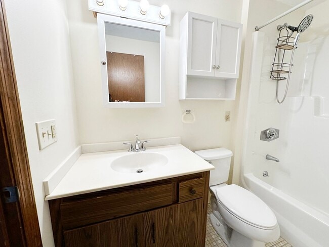 Building Photo - Holden: 2 Bed 1 Bath, Heat & Hot Water Inc...