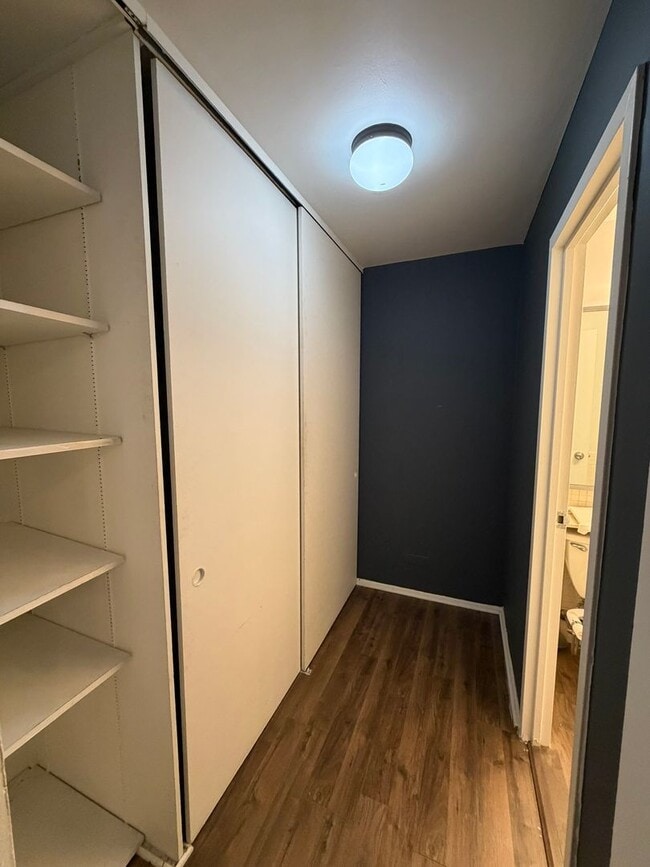 Building Photo - 400 E Randolph St