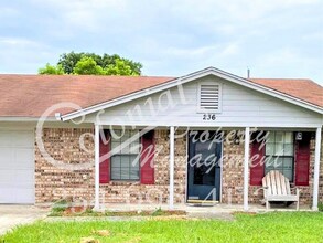 Building Photo - AVAILABLE NOW!!!