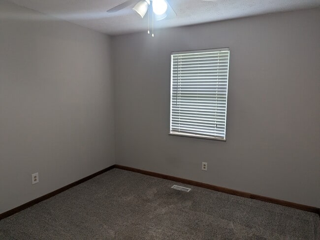 Building Photo - 908 Columbia Rd