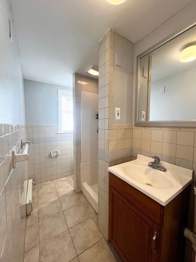 Building Photo - 204 S Main St