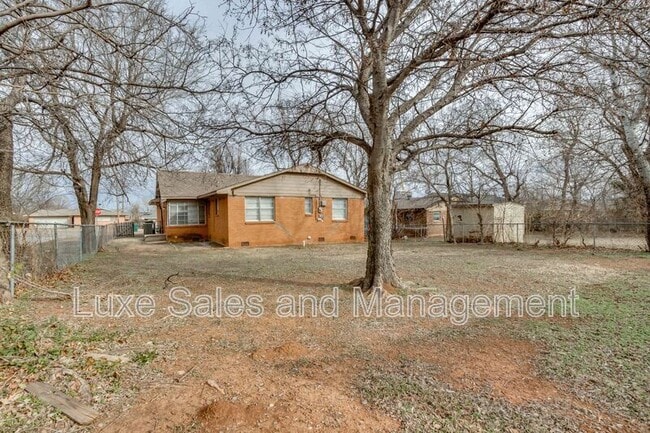 Building Photo - 236 NW 85th St