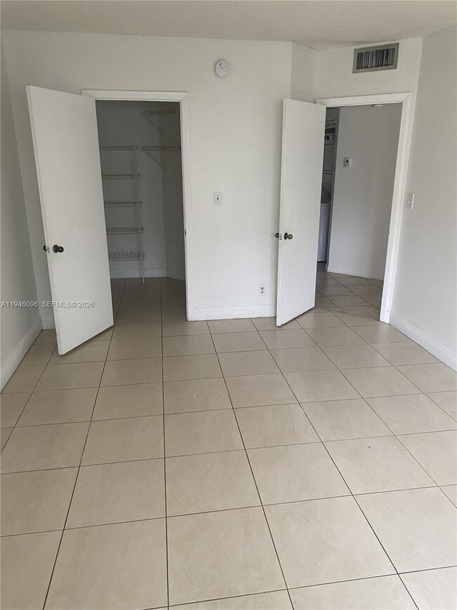 Building Photo - 8290 Lake Dr